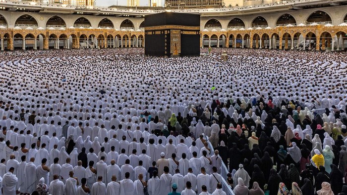 Cara Mendapatkan Shaf Pertama di Masjidil Haram salma tour umrah murah hotel dekat
