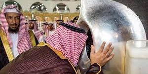 Tips Mencium Hajar Aswad Dengan Mudah dan Nyaman