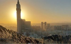Jabal Al-Khandamah Keindahan di Jantung Makkah - salma tour